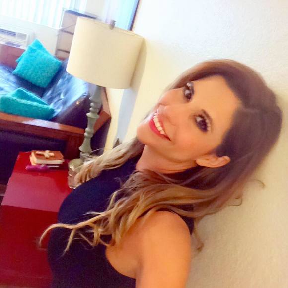 Meet your Posher, Monica - Picture 1 of 1